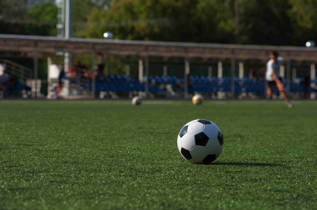 voetbalveld met bal